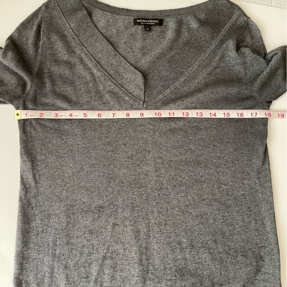 Banana Republic Dark Grey Soft Silk Cashmere V-Neck Long Sleeve Sweater Small - Picture 5 of 8
